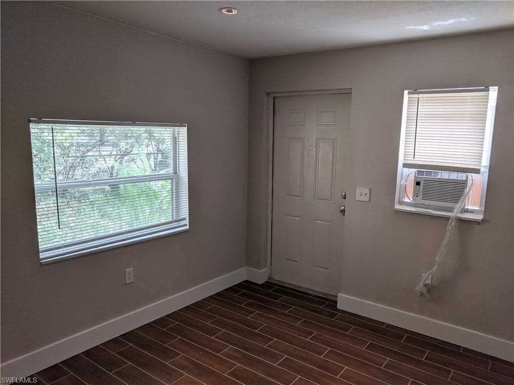1423 Lura AVE-36