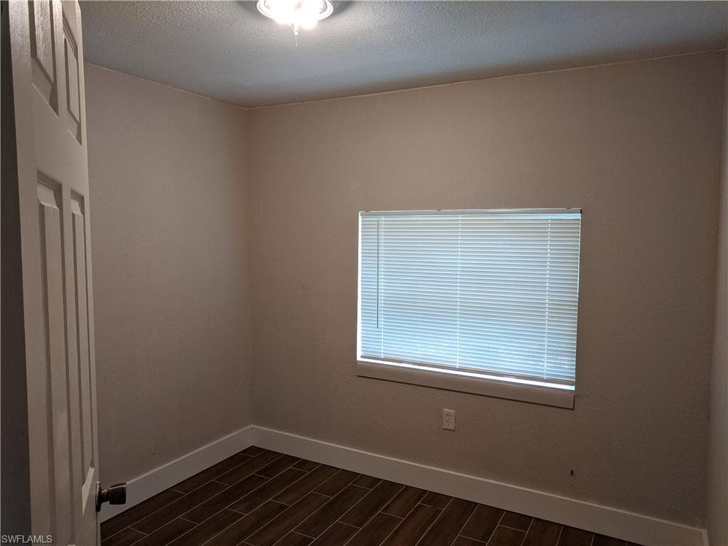 1423 Lura AVE-28
