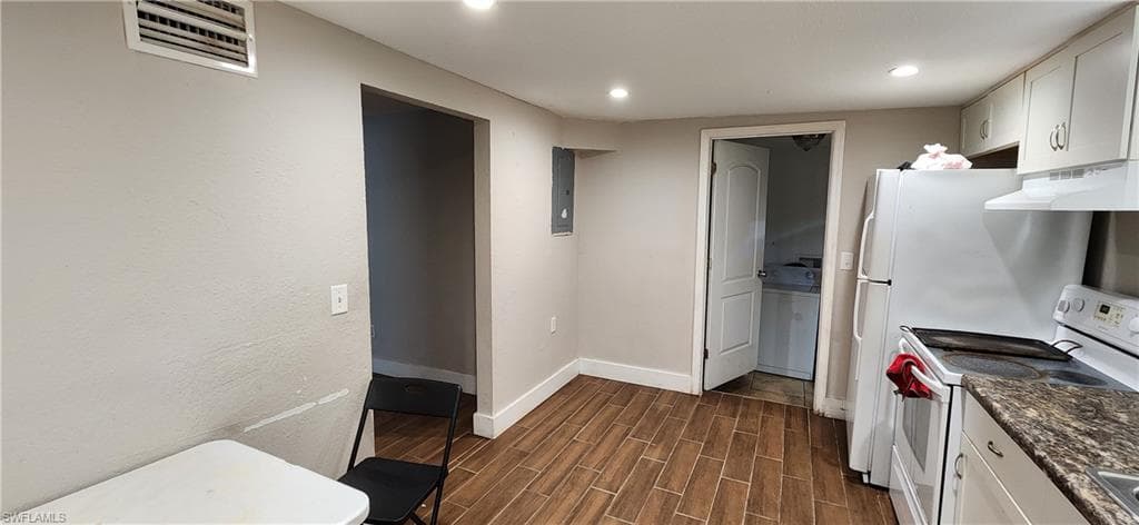 1423 Lura AVE-3