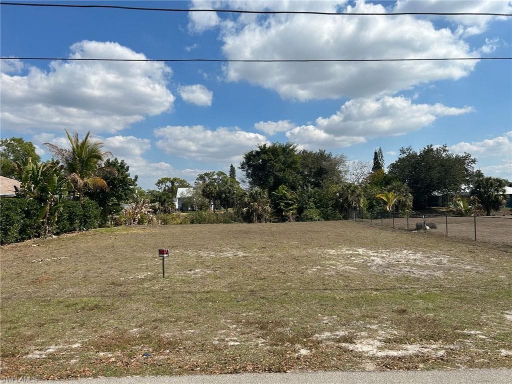 2211 Safe Harbour CT, ALVA FL 33920-3