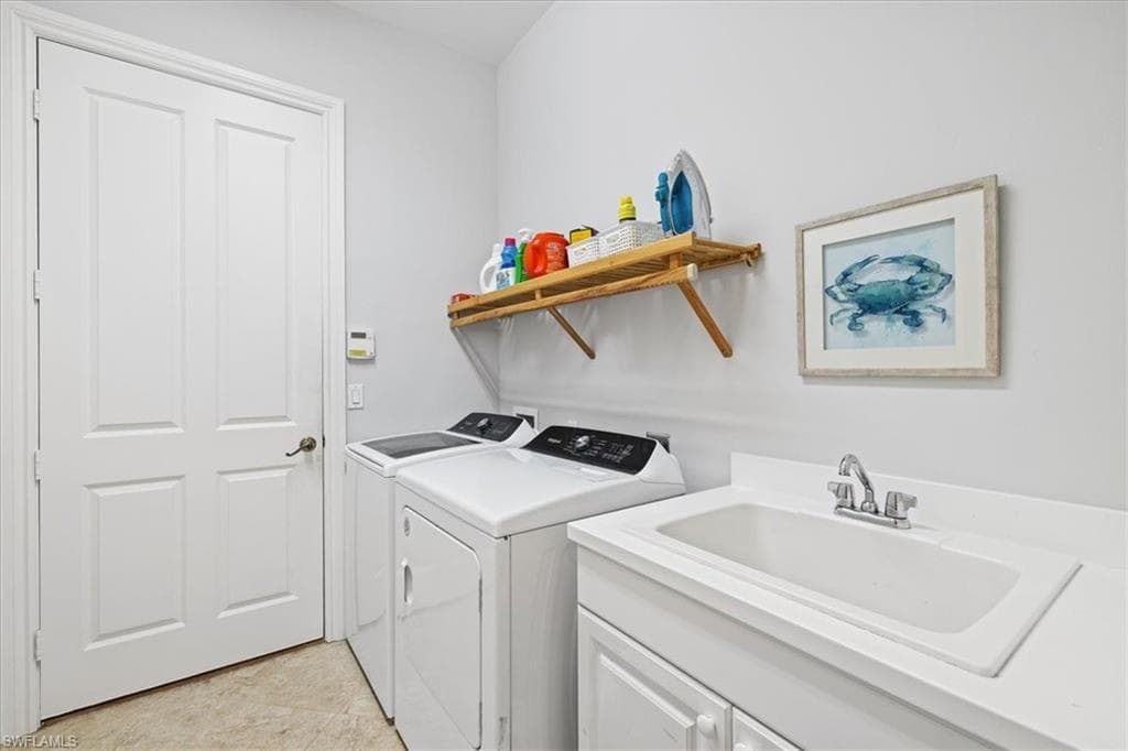 7831 Valencia CT, NAPLES FL 34113-26