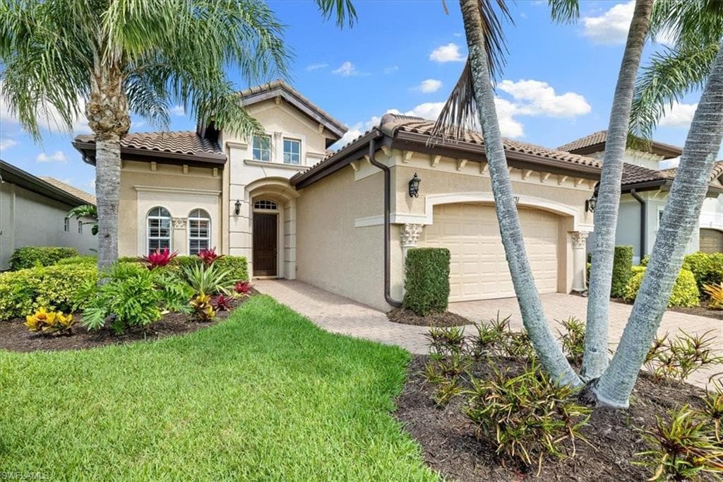 7831 Valencia CT, NAPLES FL 34113-1
