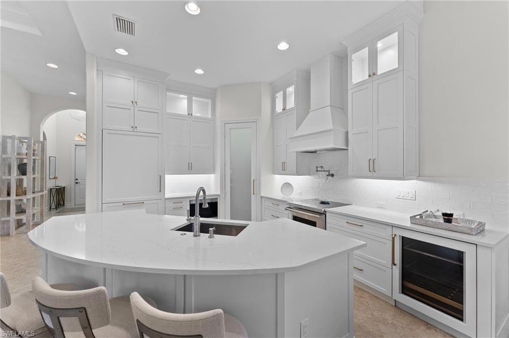 7831 Valencia CT, NAPLES FL 34113-21