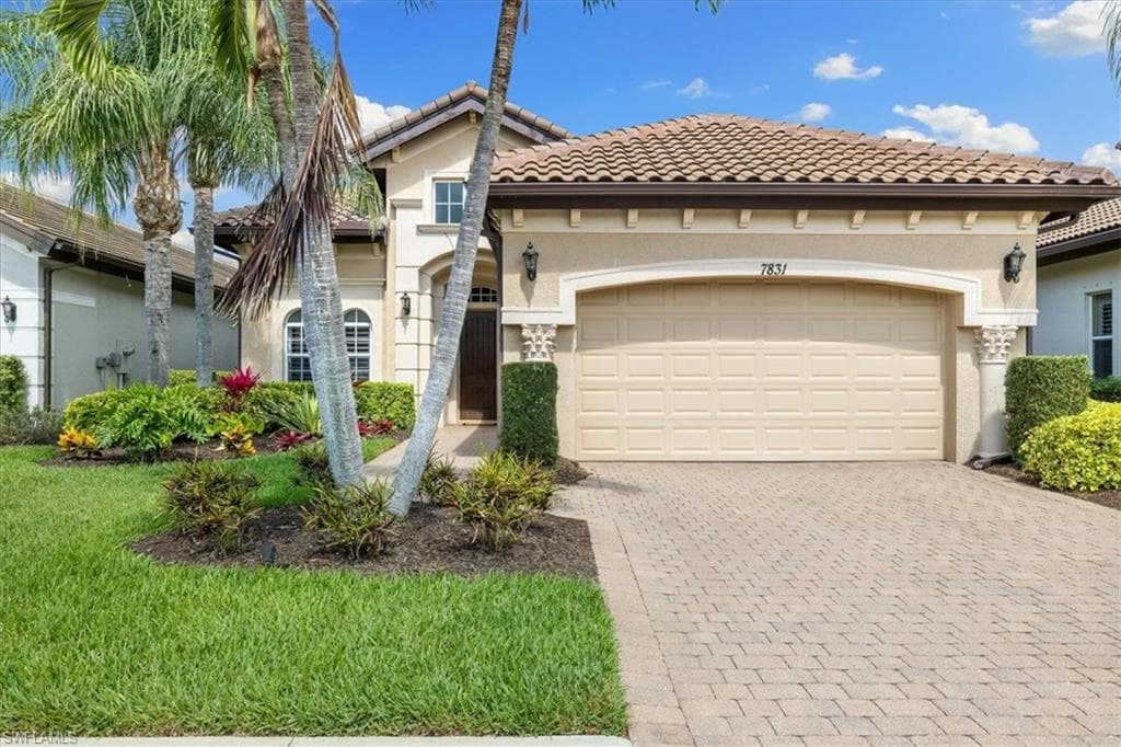7831 Valencia CT, NAPLES FL 34113-2