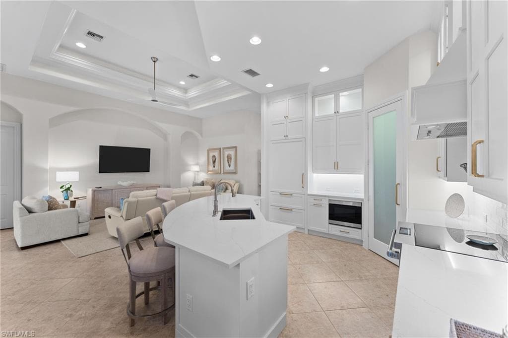 7831 Valencia CT, NAPLES FL 34113-19