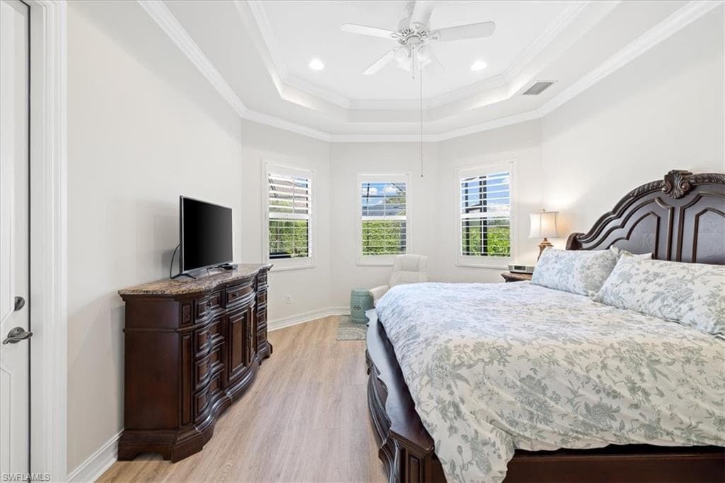 7831 Valencia CT, NAPLES FL 34113-30