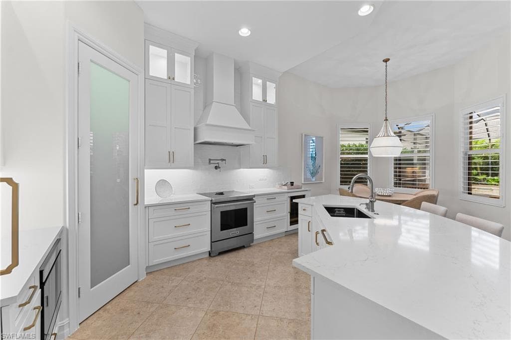 7831 Valencia CT, NAPLES FL 34113-20