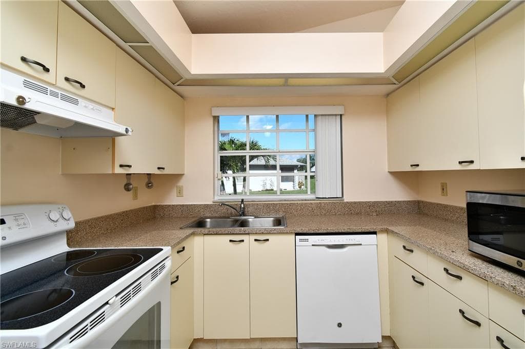 10655 Vanceboro CT, LEHIGH ACRES FL 33936-6