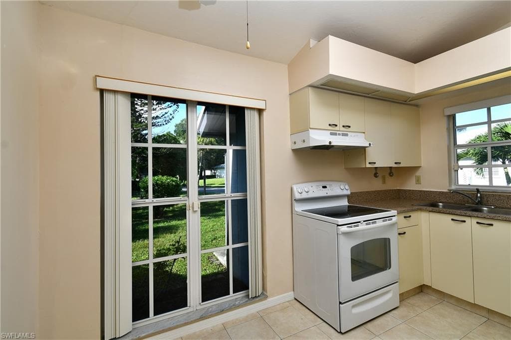 10655 Vanceboro CT, LEHIGH ACRES FL 33936-9