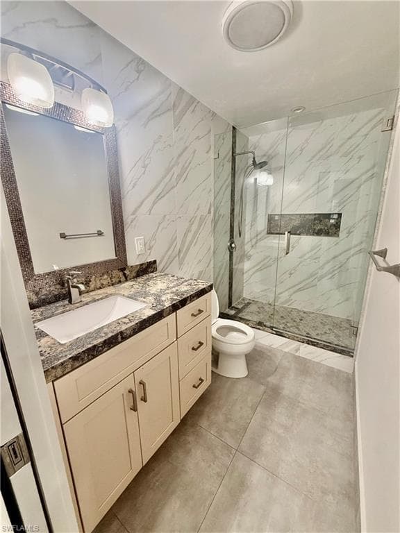 733 Pine Cone LN, NAPLES FL 34104-22