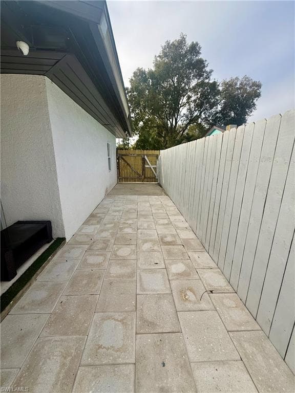 733 Pine Cone LN, NAPLES FL 34104-41