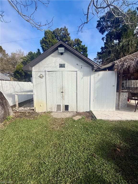 733 Pine Cone LN, NAPLES FL 34104-42