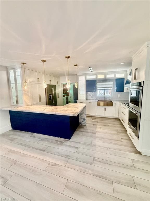 733 Pine Cone LN, NAPLES FL 34104-8