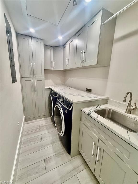 733 Pine Cone LN, NAPLES FL 34104-29