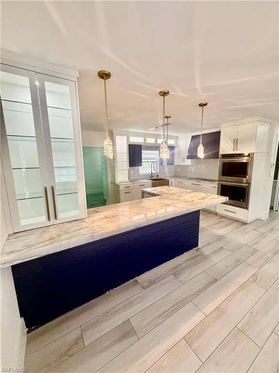 733 Pine Cone LN, NAPLES FL 34104-9