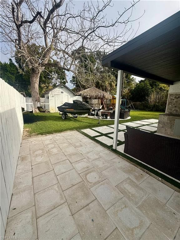 733 Pine Cone LN, NAPLES FL 34104-38