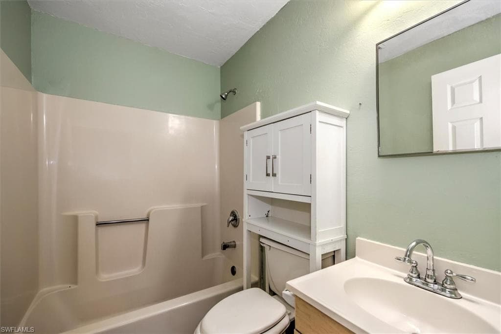 509 Capitol ST, NORTH FORT MYERS FL 33903-25