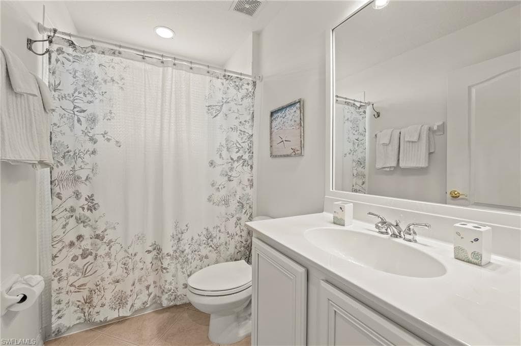 6820 Sterling Greens PL # 401, NAPLES FL 34104-17