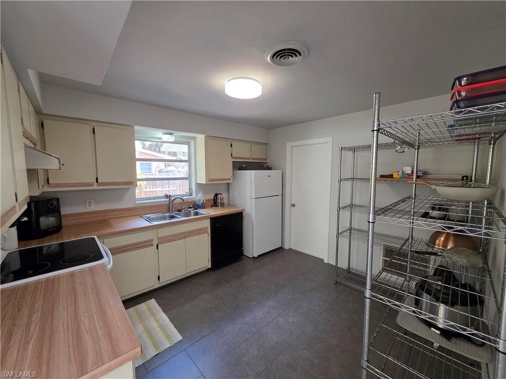 1557 Moreno AVE, FORT MYERS FL 33901-6