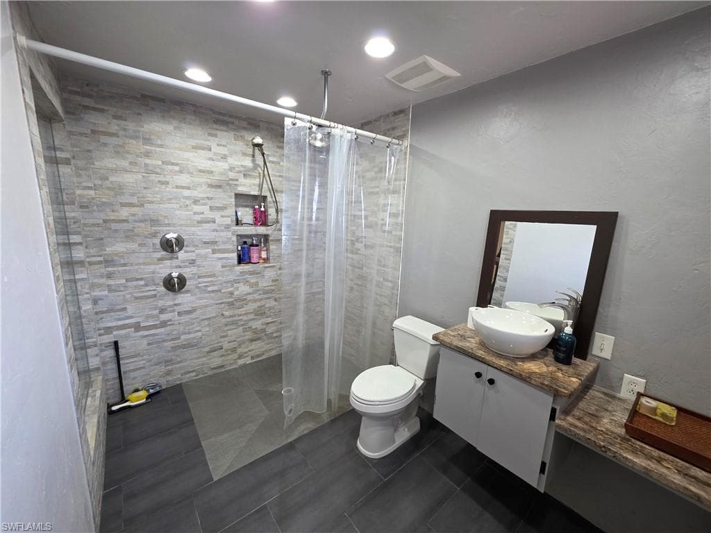 1557 Moreno AVE, FORT MYERS FL 33901-10