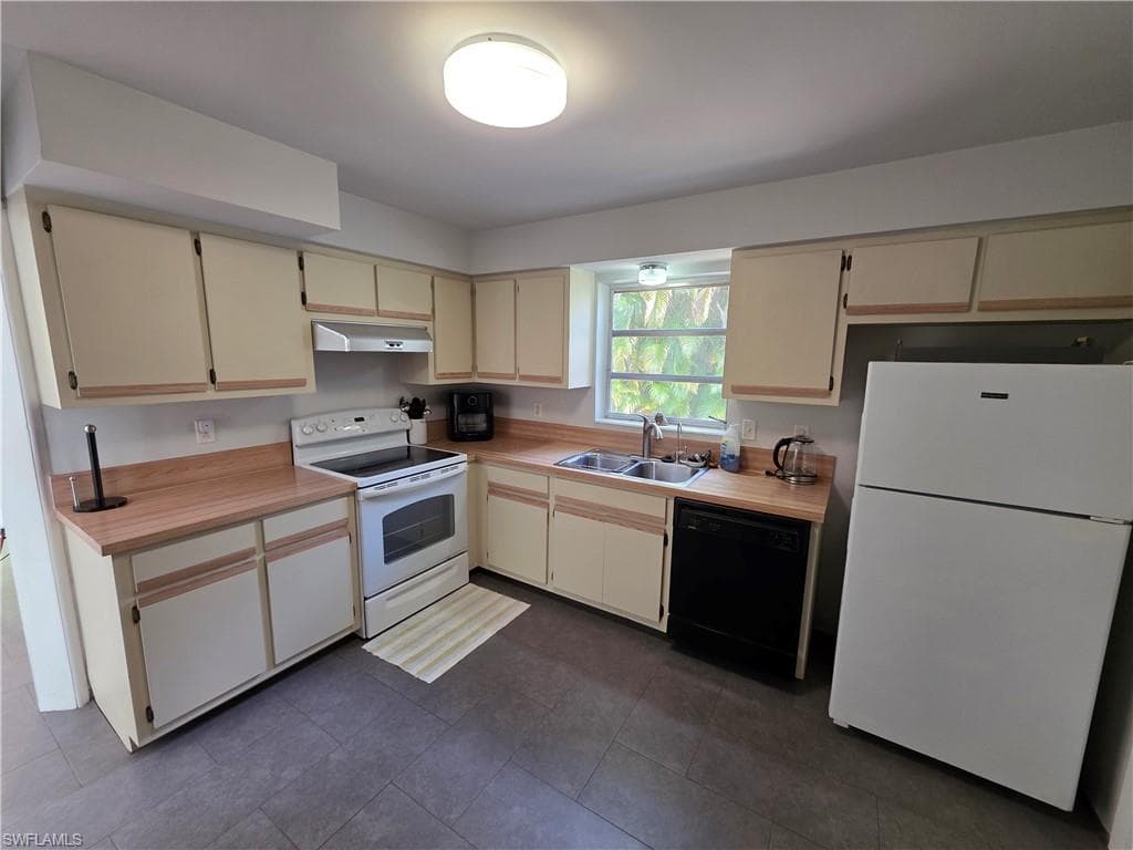 1557 Moreno AVE, FORT MYERS FL 33901-7