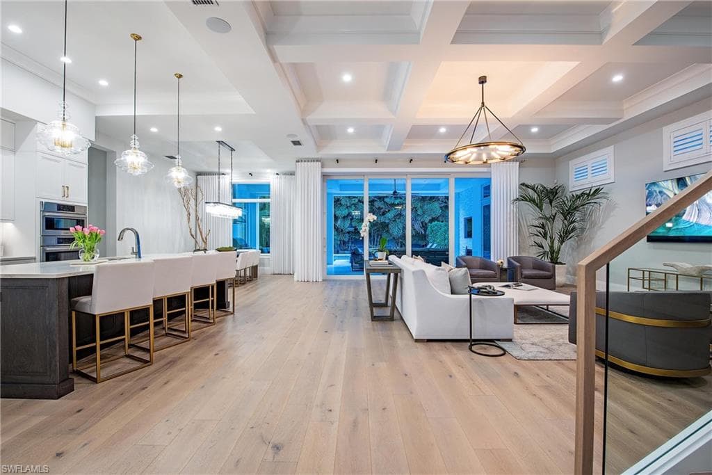 6830 Mangrove AVE, NAPLES FL 34109-5