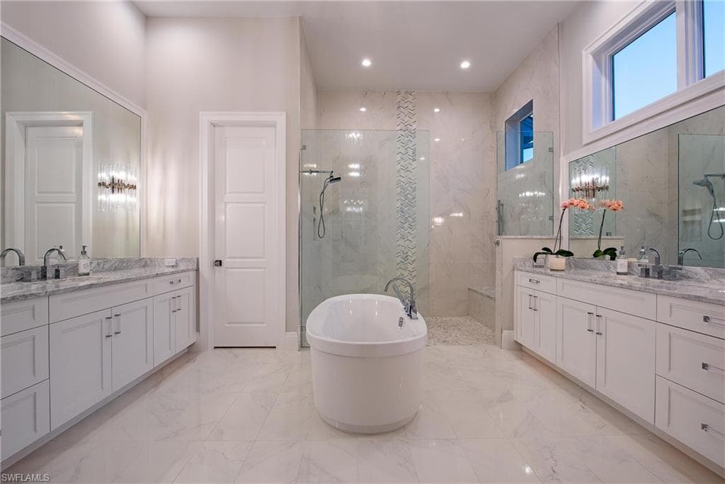 6830 Mangrove AVE, NAPLES FL 34109-16