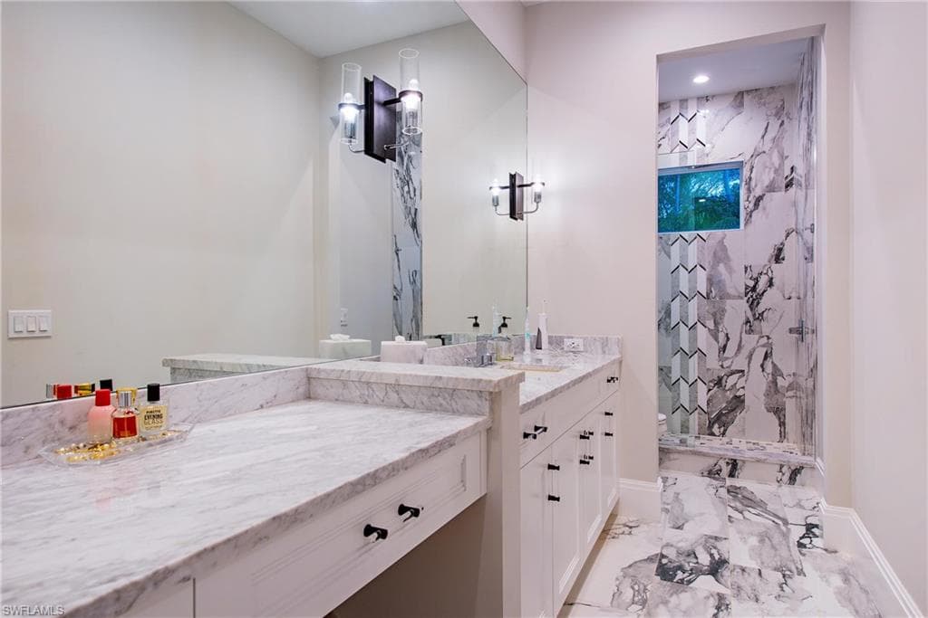 6830 Mangrove AVE, NAPLES FL 34109-21