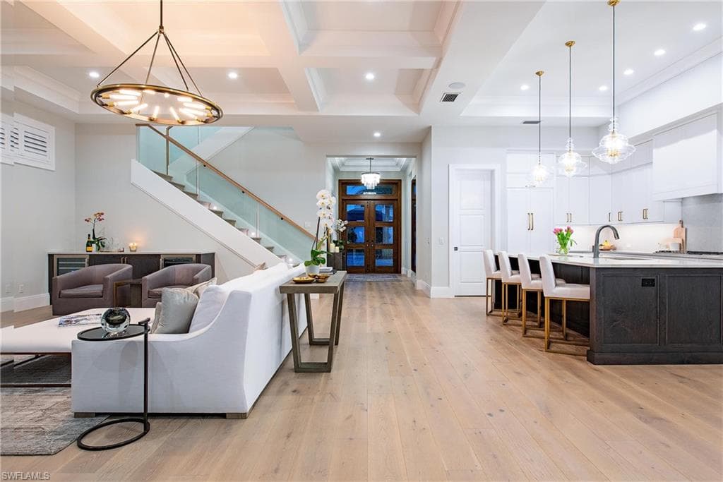 6830 Mangrove AVE, NAPLES FL 34109-4