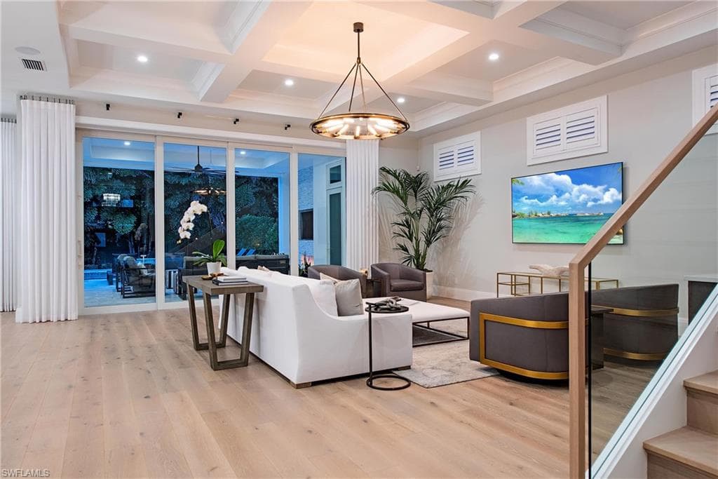 6830 Mangrove AVE, NAPLES FL 34109-8