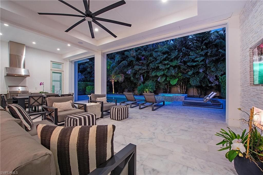 6830 Mangrove AVE, NAPLES FL 34109-9