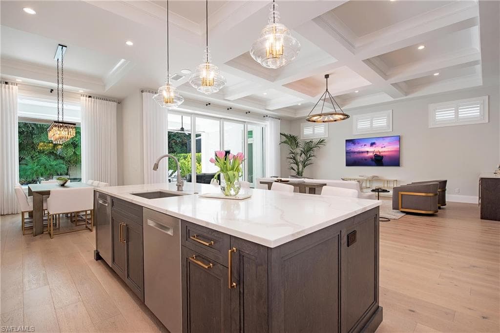 6830 Mangrove AVE, NAPLES FL 34109-7