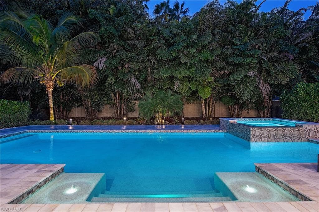 6830 Mangrove AVE, NAPLES FL 34109-24