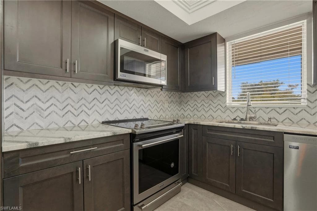 403 SE 43rd TER 9-6