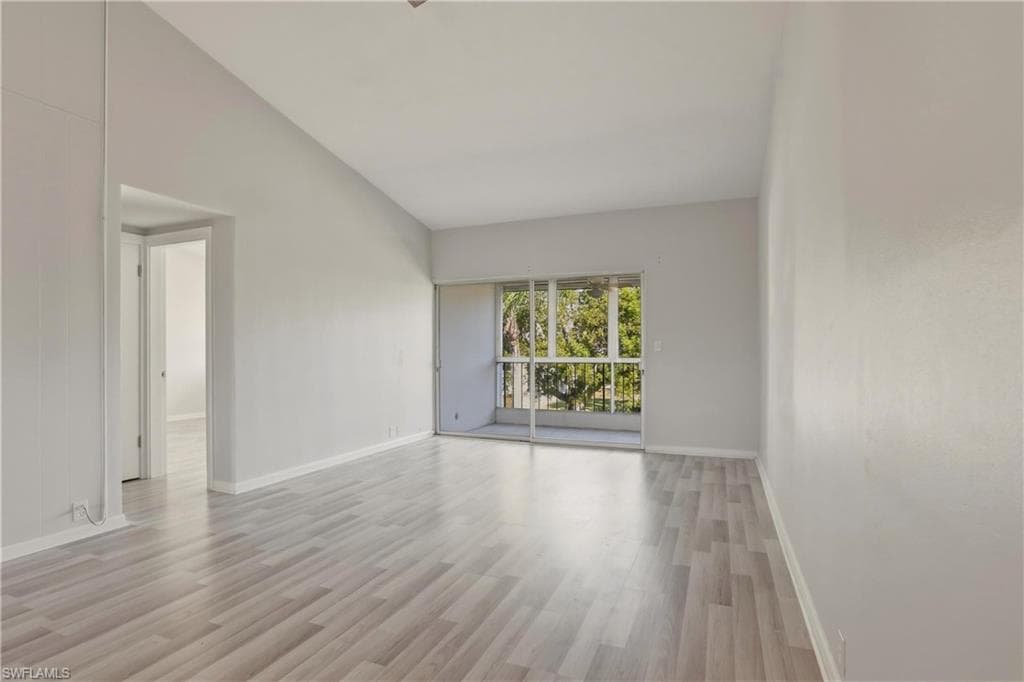 403 SE 43rd TER 9-3