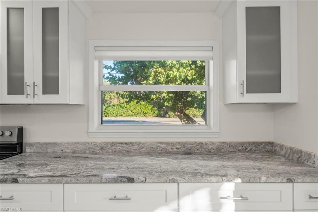 561 Periwinkle WAY # E4, SANIBEL FL 33957-11