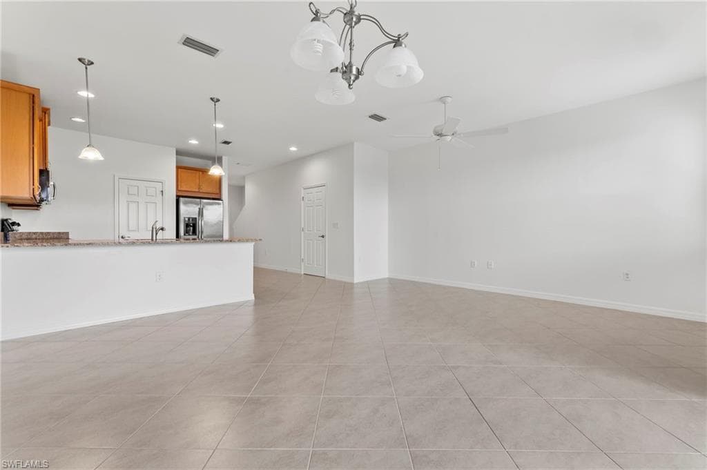10818 Alvara WAY-3