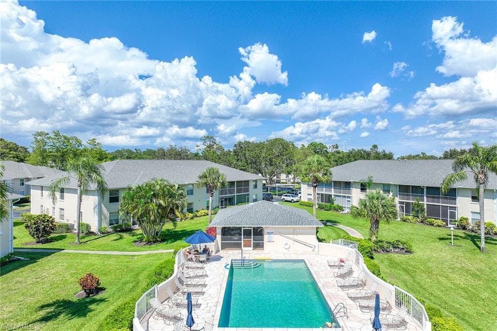 605 Squire CIR # 103, NAPLES FL 34104-21