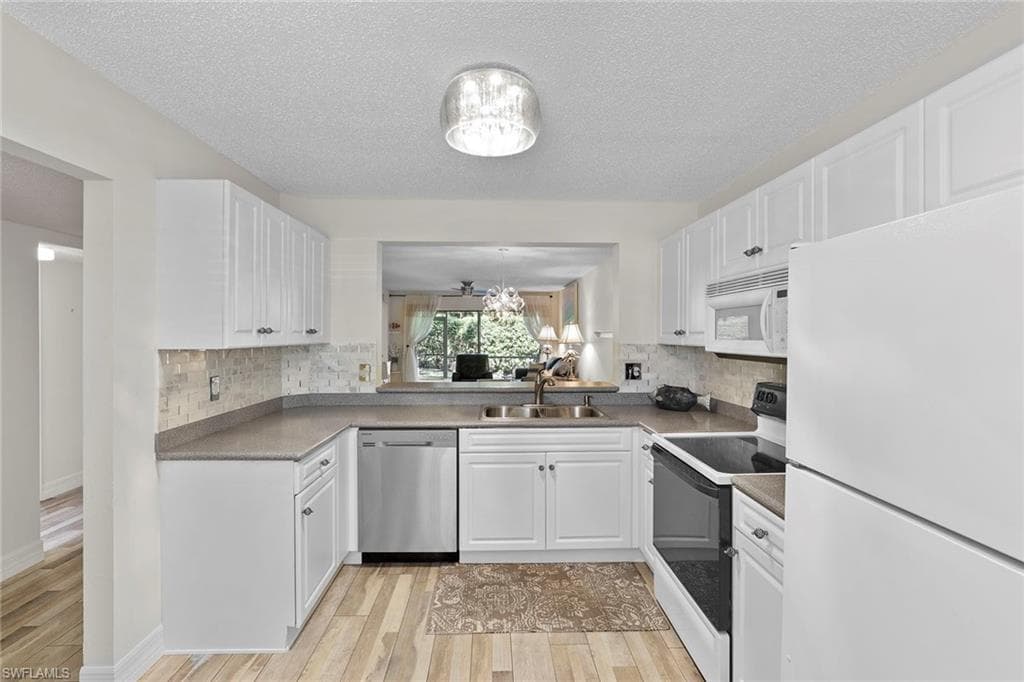 605 Squire CIR # 103, NAPLES FL 34104-9