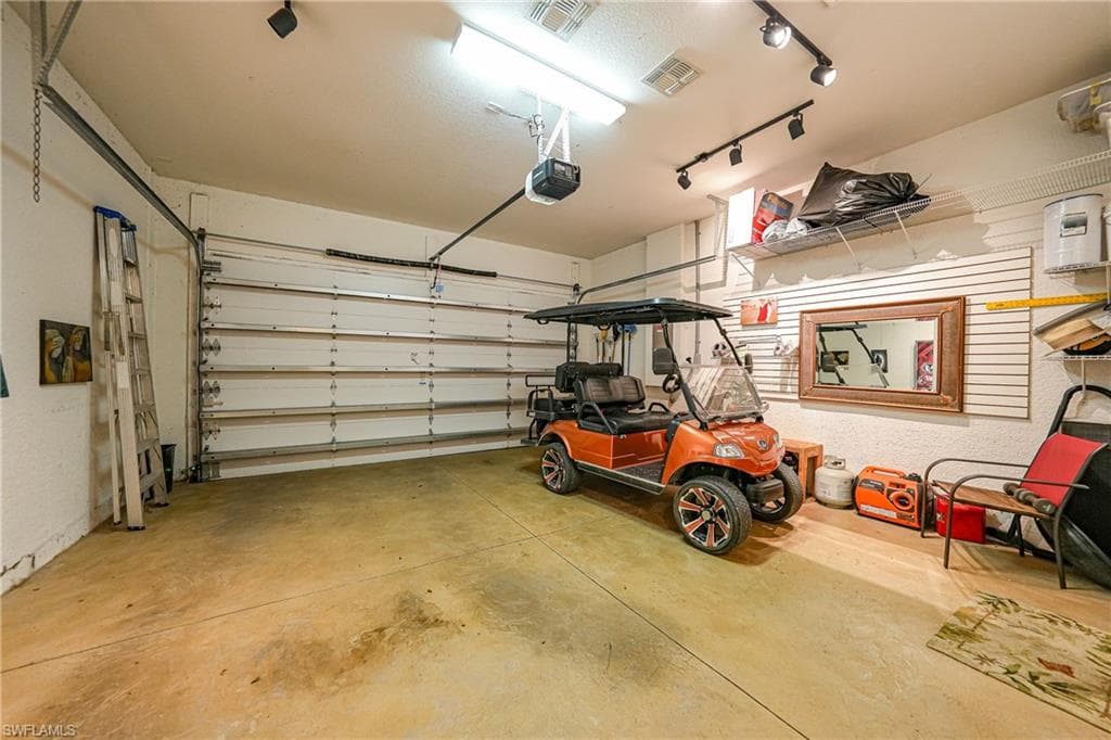 9149 Leatherwood LOOP, LEHIGH ACRES FL 33936-36