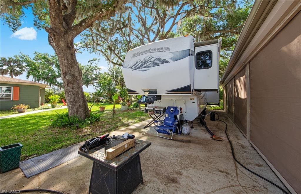 13782 River Forest DR, FORT MYERS FL 33905-18
