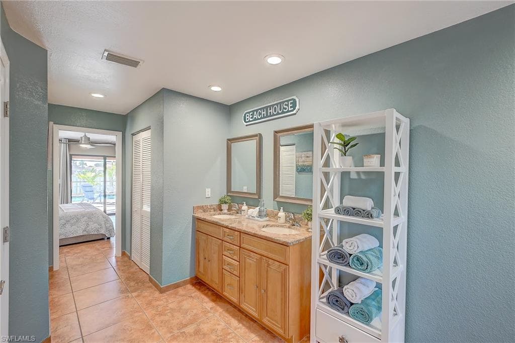 718 Arundel CIR, FORT MYERS FL 33913-16