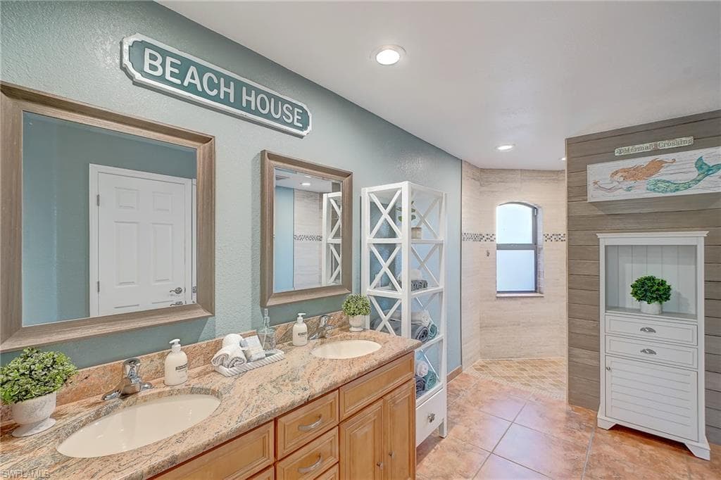 718 Arundel CIR, FORT MYERS FL 33913-15