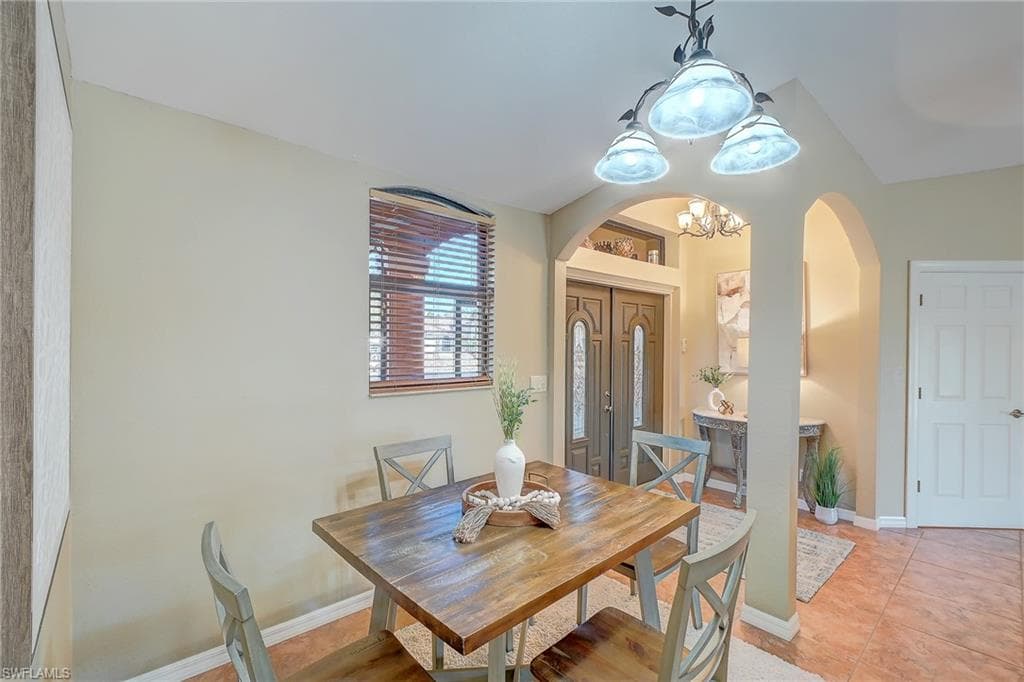 718 Arundel CIR, FORT MYERS FL 33913-4