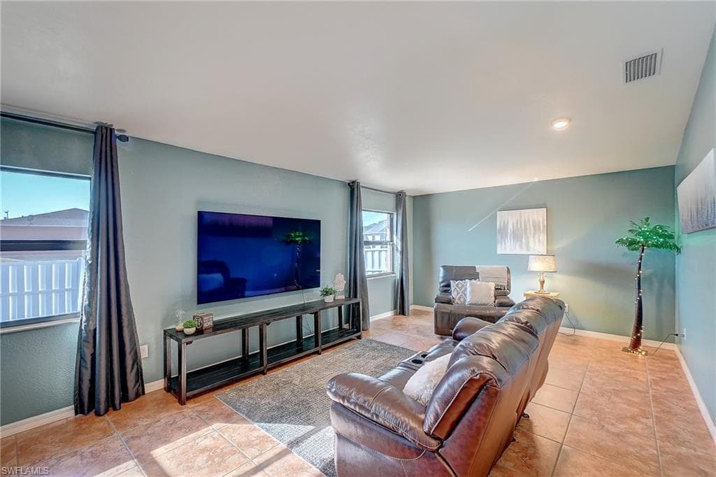 718 Arundel CIR, FORT MYERS FL 33913-19