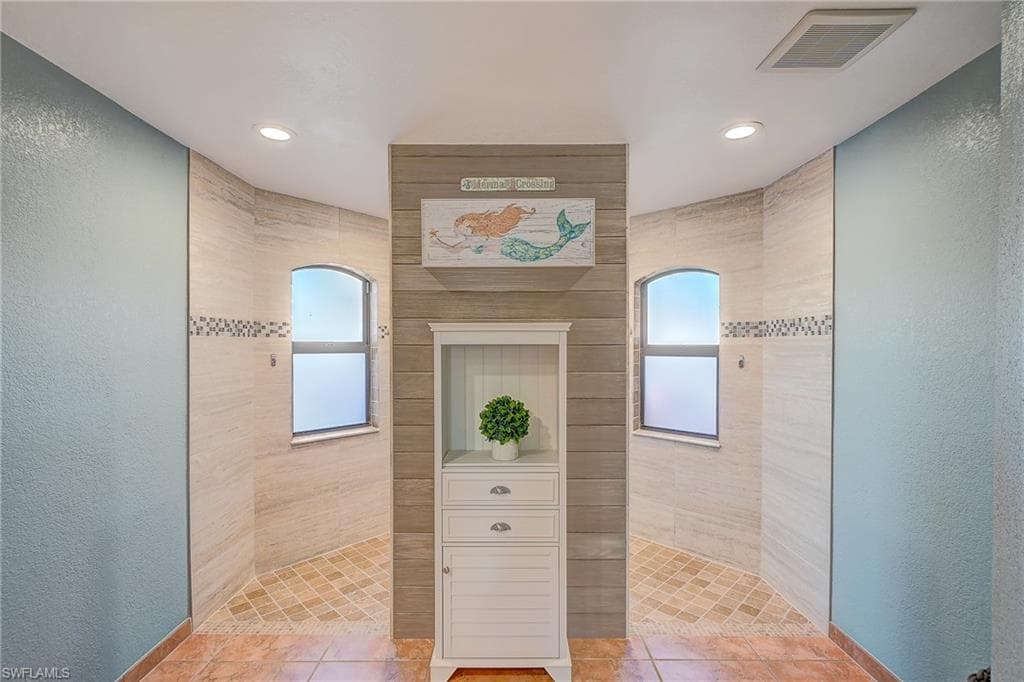 718 Arundel CIR, FORT MYERS FL 33913-17