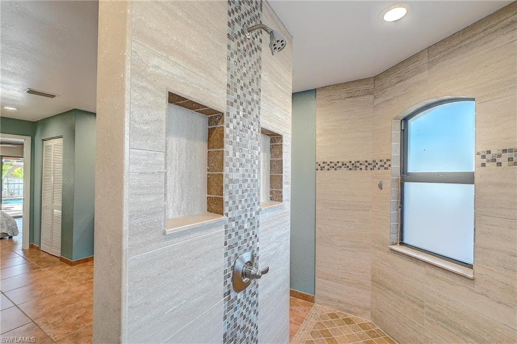 718 Arundel CIR, FORT MYERS FL 33913-14