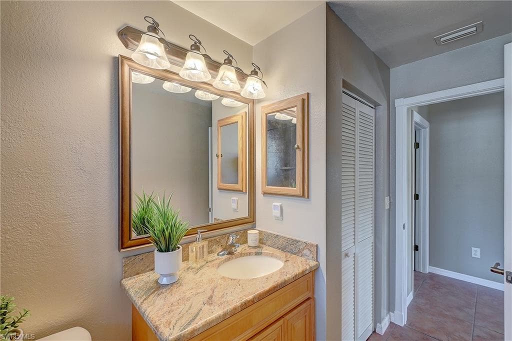 718 Arundel CIR, FORT MYERS FL 33913-24