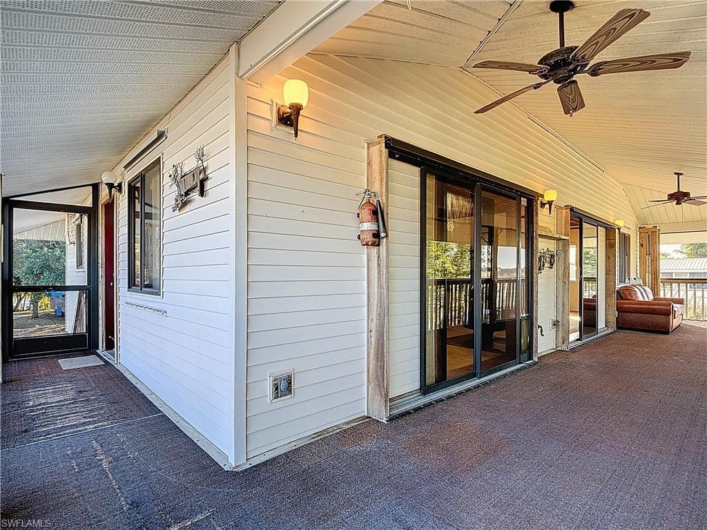 1071 Schooner LN, MOORE HAVEN FL 33471-4
