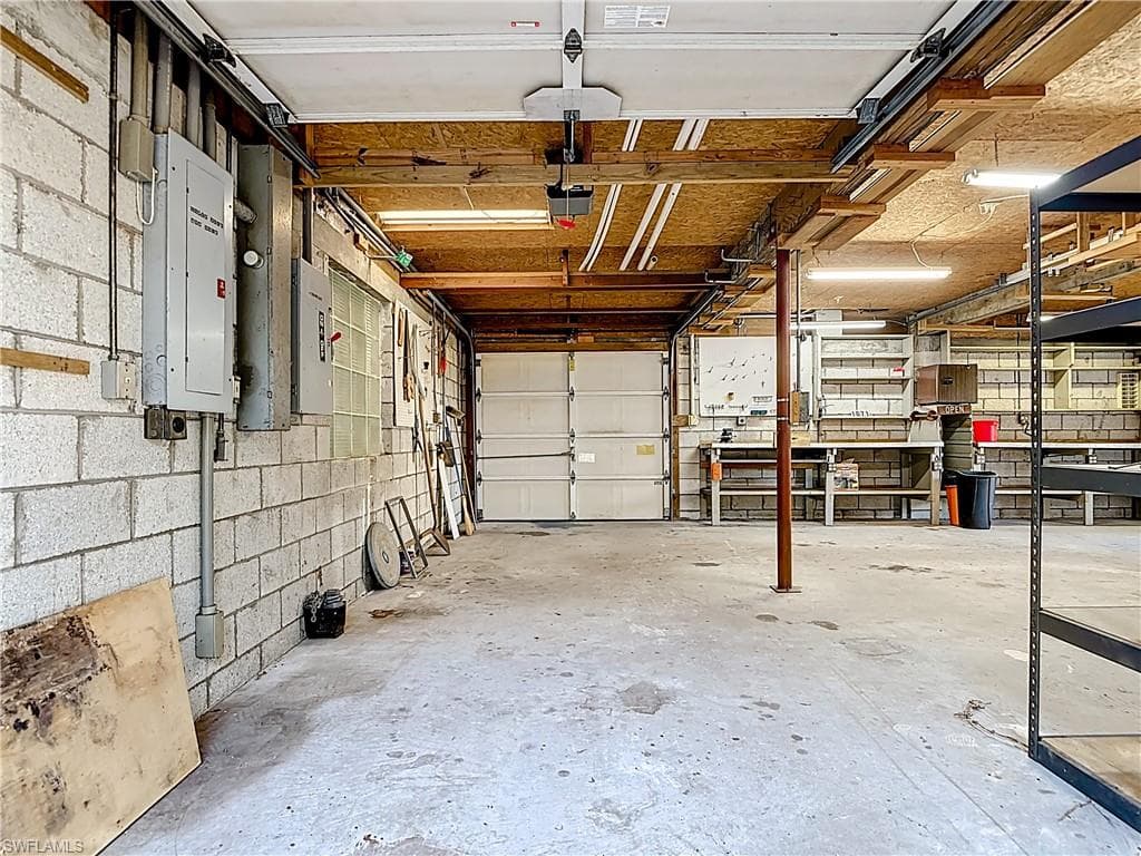 1071 Schooner LN, MOORE HAVEN FL 33471-23